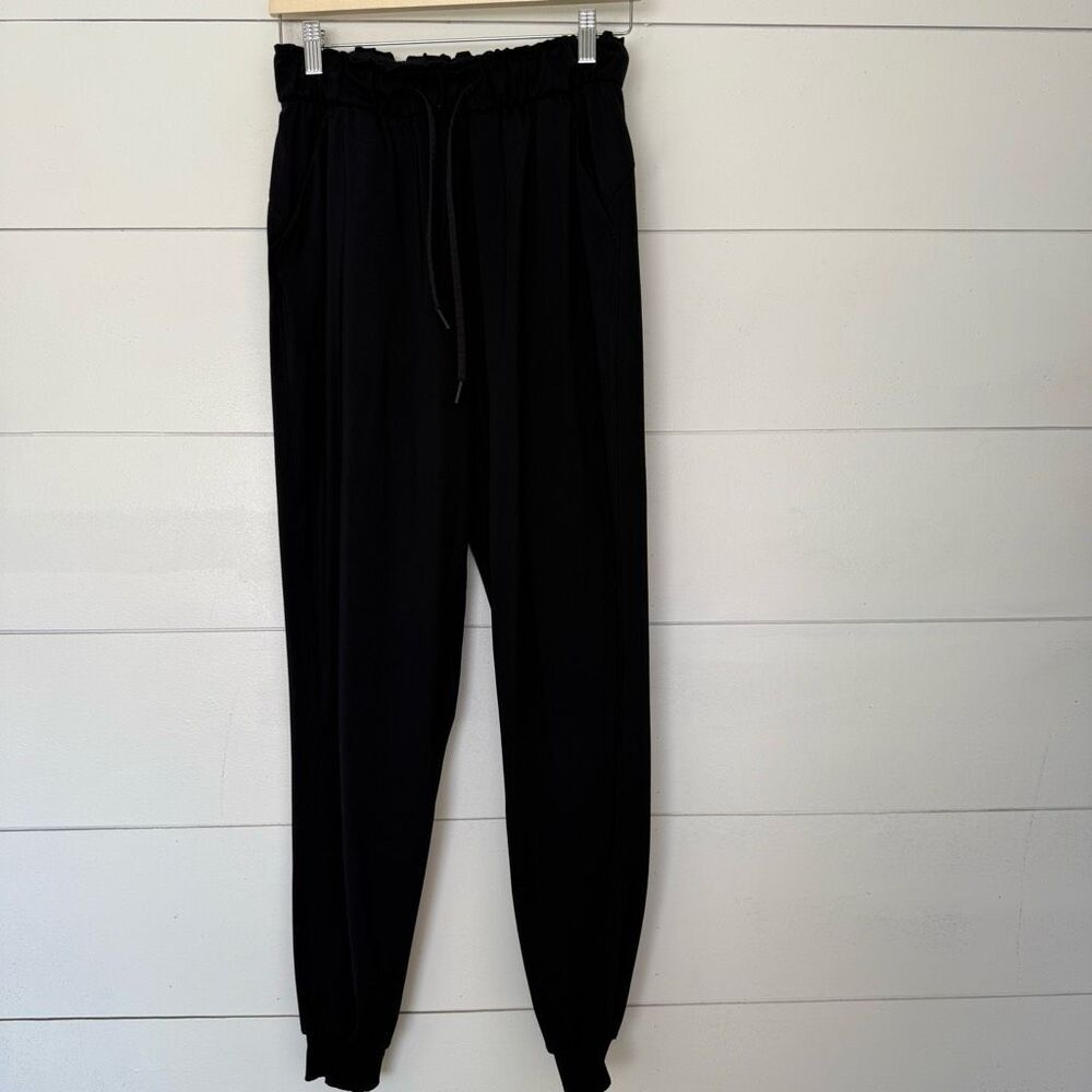 Lululemon Women’s 6 Black Keep Moving Jogger Pants
